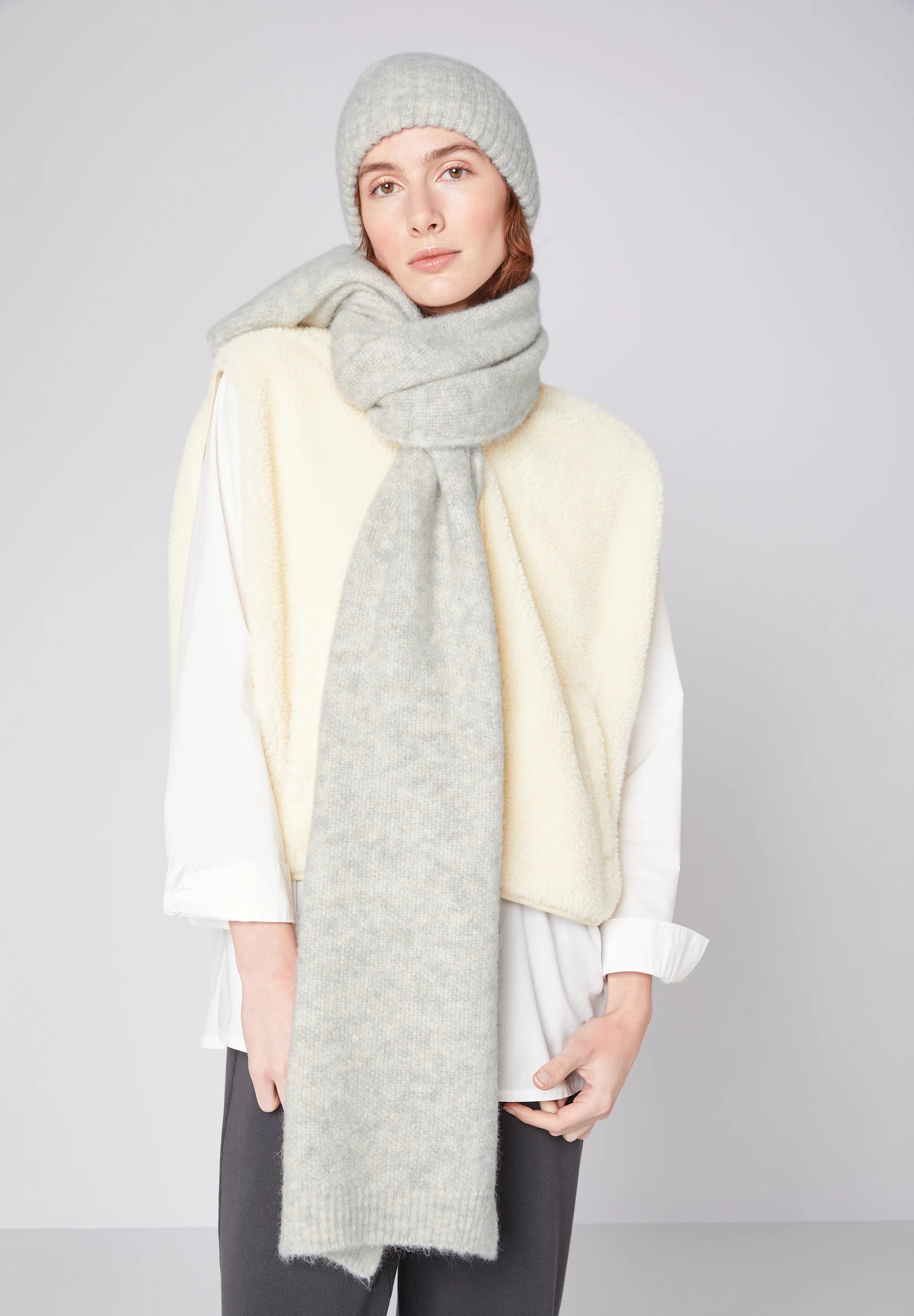 EAST SCARF GREY
