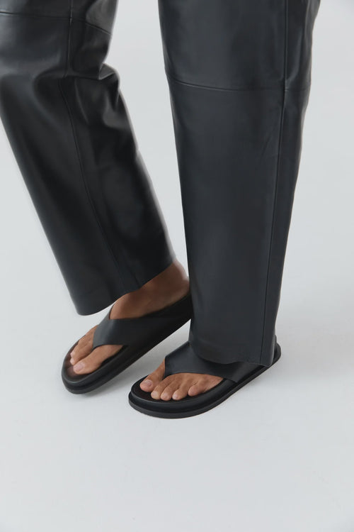 Pre Order * Classic Thong Slide - Black