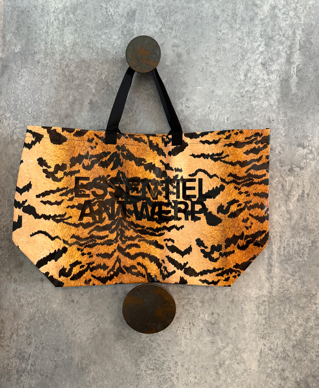 Tiger tote