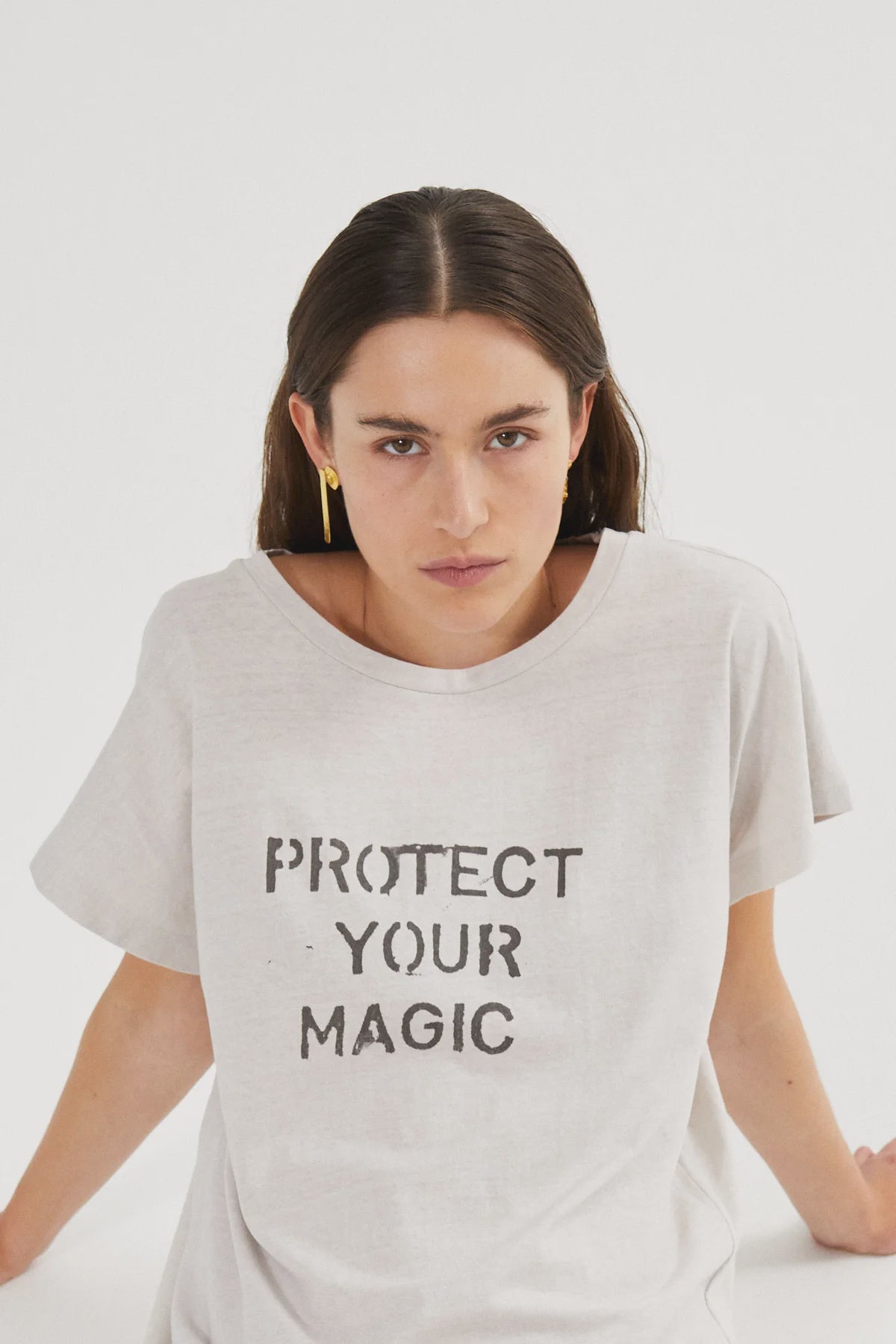 Ambla Tee - Dirty Chalk